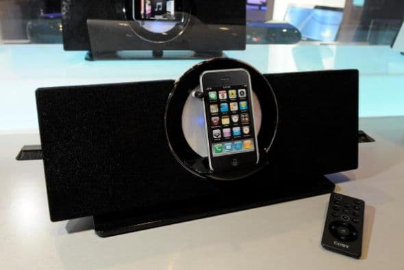 Los sistema de altavoces comenzaban a crearse con muelle para iPhones, iPods y otros dispositivos en 2010.