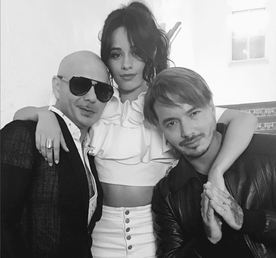 J Balvin estuvo compartiendo este fin de semana con Pitbull y Camila Cabello. ¿Será que los invita?