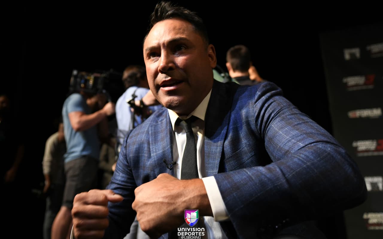 De la Hoya, empresario de este combate, se mostró contento por poder contar con dos de las máximas estrellas en la historia de la UFC.