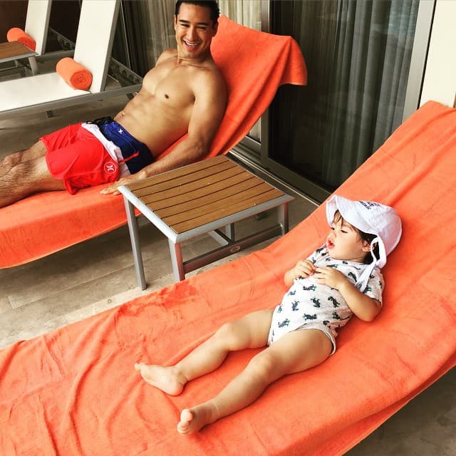 Descansando junto a papi.