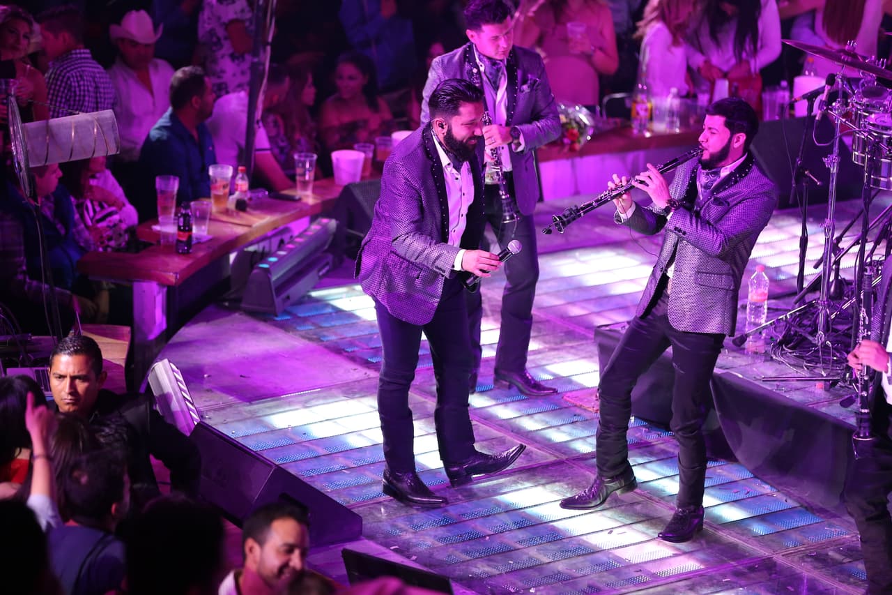 En el palenque, los asistentes pudieron disfrutar de los grandes éxitos de la agrupación.