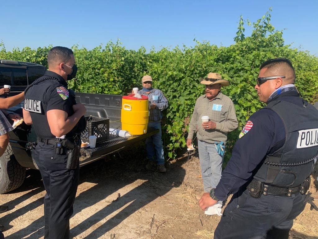 <b><a href="https://www.facebook.com/delanopolicedepartment/photos/pcb.3259865077370922/3259854637371966/?type=3&theater" target="_blank">La Policía de Delano</a></b> retomó este jueves 4 de junio sus eventos con la comunidad que buscan informar y trabajar junto a la comunidad en la prevención del crimen.