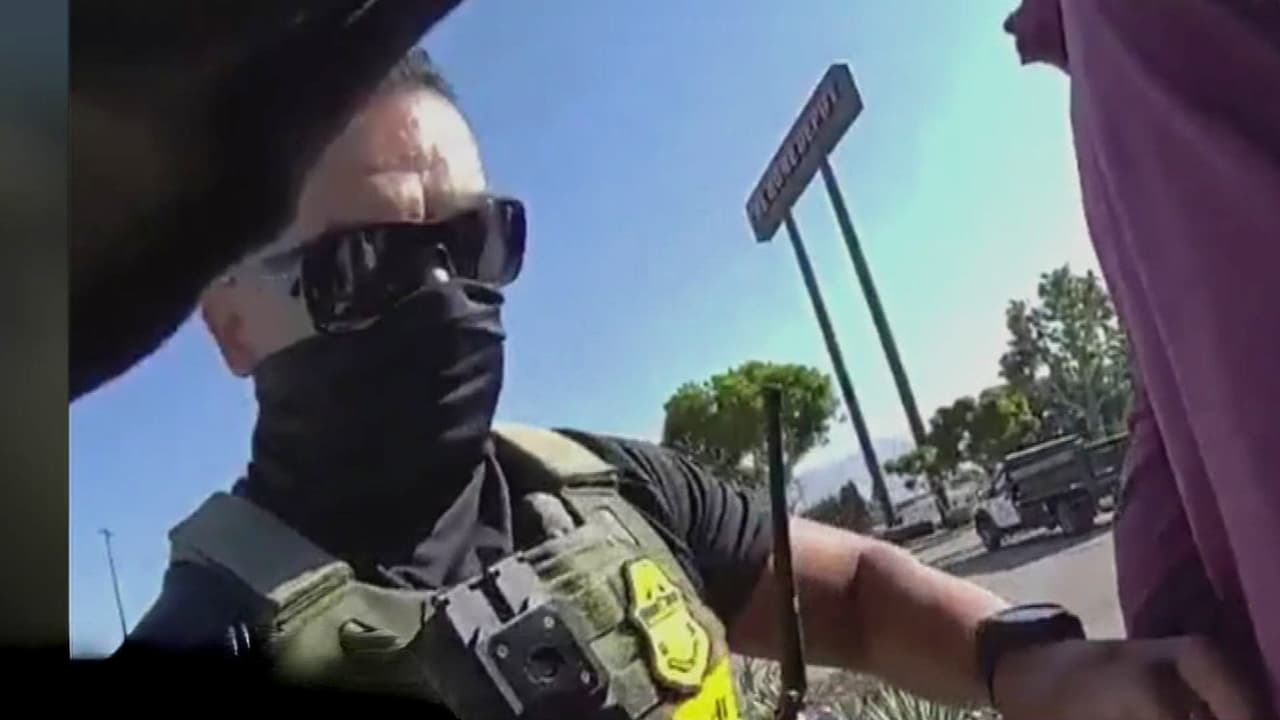 Revelan insultos racistas de agentes migratorios durante redadas en Los Ángeles