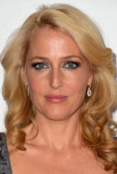 Los Ángeles impone la moda y tendencias en cuanto cabelleras y actitud para lucirla, por ello te traemos los cabelleras que roban la miradas s en cada alfombra roja. Desde el más irreverente al más romántico. ¿Te atreves a copiarlos? Gillian Anderson