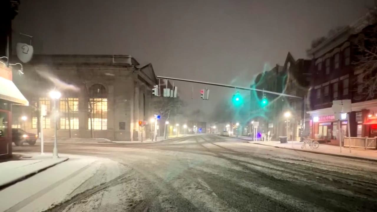 Continúa acumulándose la nieve por histórica tormenta en Long Island