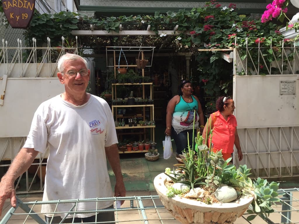 Hermes Perdomo abrió la tienda frente a su casa