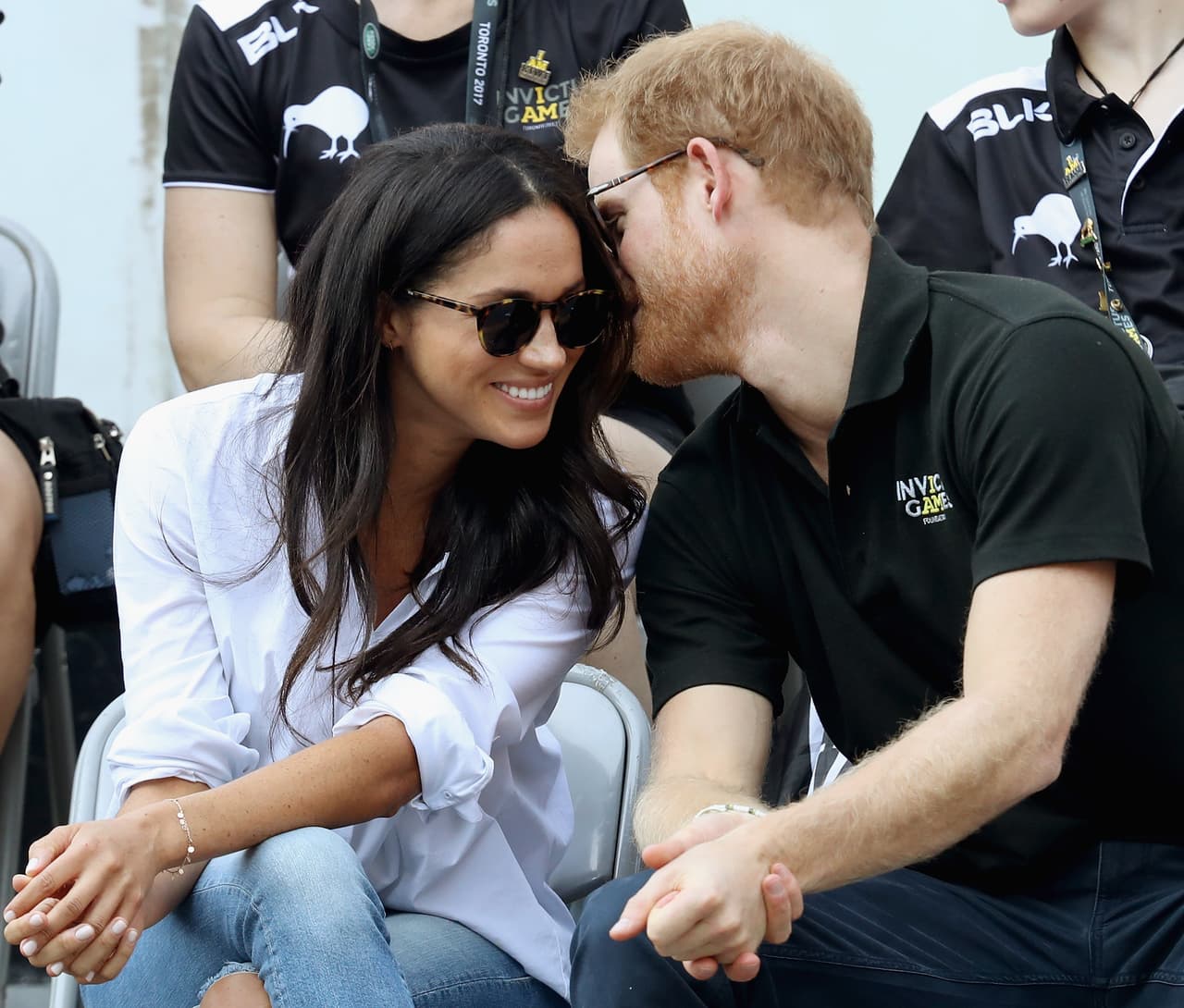 En junio de 2016, Meghan Markle comenzó a salir con el príncipe Harry a quien 
<b><a href="https://www.univision.com/entretenimiento/ya-se-sabe-quien-es-la-persona-que-presento-al-principe-harry-y-meghan-markle">conoció en una cita a ciegas</a></b> organizada por una amiga que ambos tienen en común.