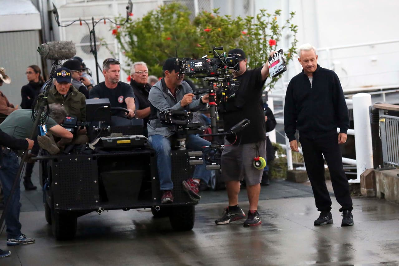 Tom Hanks con años de más en su nueva cinta.