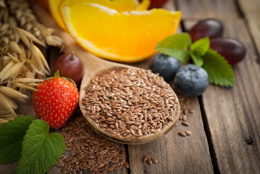 Llevar una dieta sin gluten puede tener efectos secundarios como un aumento de peso. Para las personas que son celíacas que es la imposibilidad de engordar, debido a que las vellosidades que recubren su intestino delgado son incapaces de absorber los nutrientes y las calorías que consumen en alimentos tales como harinas y sus derivados.