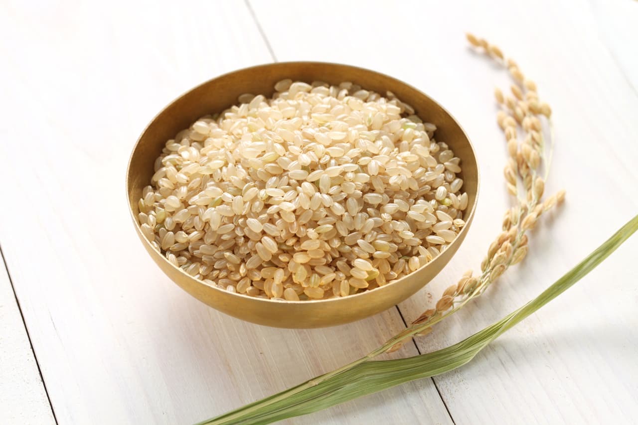 <b>Arroz integral. </b>Olvídate del arroz de siempre y busca acompañar tu pavo de un arroz integral, una guarnición que no solo es rica en sabor, sino que también en minerales y vitaminas. Además contiene fibra y ayuda a prevenir el colesterol y el aumento de triglicéridos.