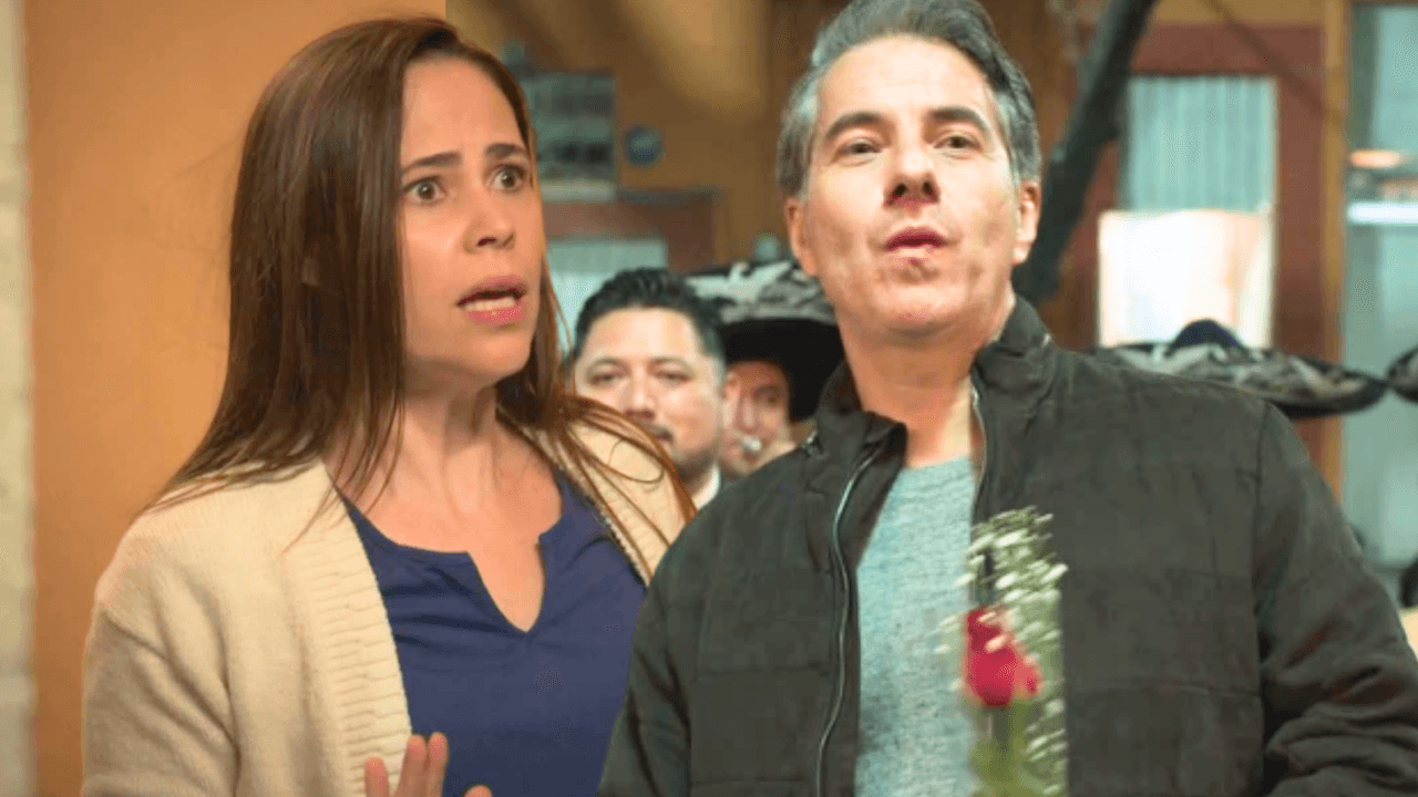 Pablo le ruega amor a Dolores con una serenata | Hermanas, Un amor Compartido | Capítulo 49