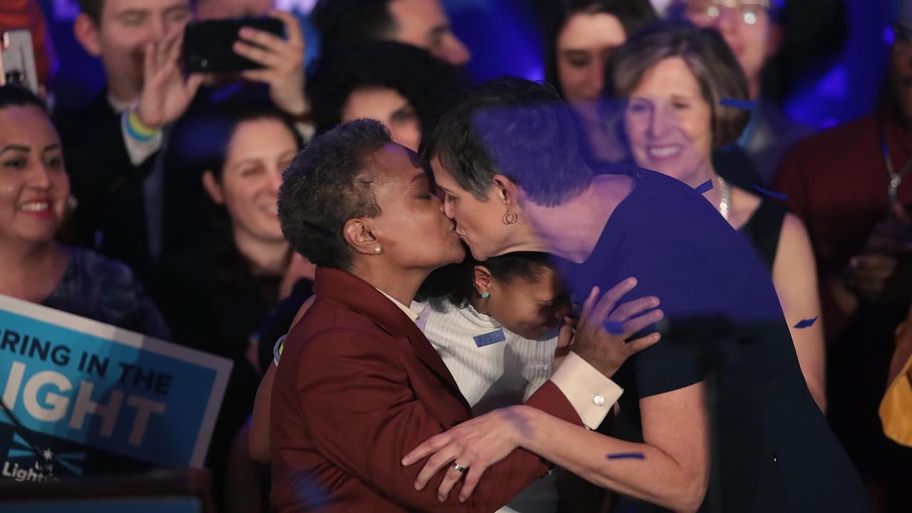 En estas elecciones se hizo historia, Lori Lightfoot, abogada y quien nunca antes había desempeñado un cargo de elección popular, superó con 74% a su contendora Toni Preckwinkle, también afroamericana, presidenta del Partido Demócrata en Illinois. Lightfoot será la primera alcaldesa afroestadounidense y abiertamente lesbiana.