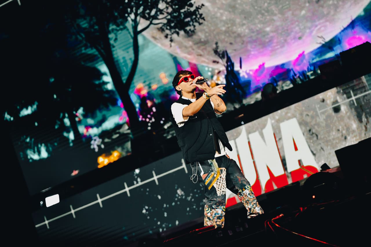 Después, el puertorriqueño revelación, Joonti, continuó encendiendo el ánimo del público con sus canciones.