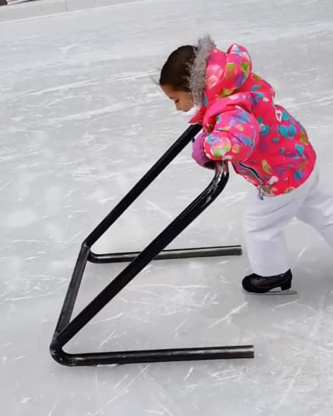'Mini Jacky' es la mayor de las tres, y no tuvo mayor problema cuando comenzó a patinar.