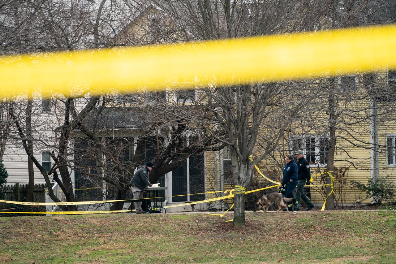 Podría estar muerto: identifican al sospechoso dentro de la casa de la explosión en Arlington