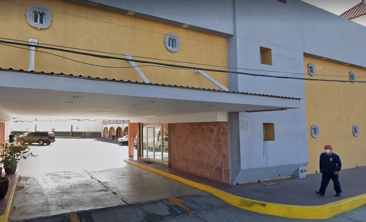 Entrada del hotel Las Torres de Mexicali, Baja California, México.