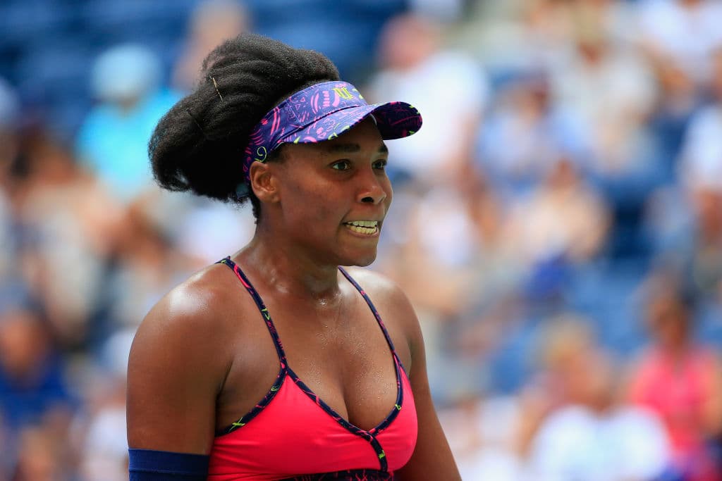 La mayor de las Williams, Venus, por la tarde superó a una complicada rival como la veterana Svetlana Kuznetsova de Rusia. La estadounidense se impuso 6-3, 5-7 y 6-3.