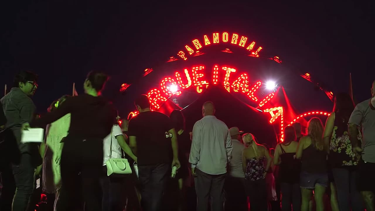 Paranormal Cirque es una creación única que combina teatro, circo y cabaret con un toque europeo nunca antes visto bajo una carpa.