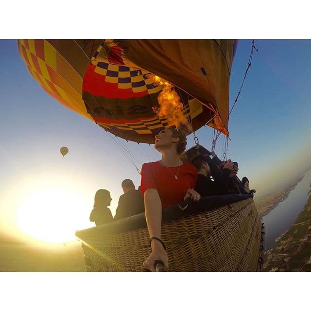 "Soñadoras, atrevidas, apasionadas, complicadas, lindas, inteligentes!!!! Celebremos juntas el día internacional de la mujer!!!! Felicidades a todas mis guerreras!!! Orgullosa de ser #mujer #mujerespoderosas #diainternacionaldelamujer" - @zuleykarivera