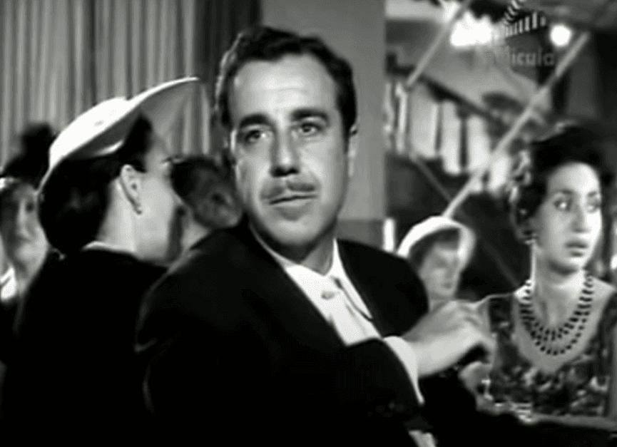 En cuanto a Héctor, el profesor que Teresa enamora, es actuado por Antonio Bravo. Una vez que se da cuenta de que sólo lo usó, la echa de su casa y le cierra su corazón para siempre.