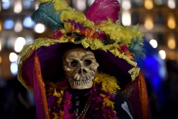 La catrina o muerte, dicen los expertos, es una crítica burlona a la situación en México.