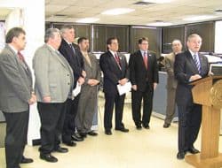 Menéndez a favor de los desempleados