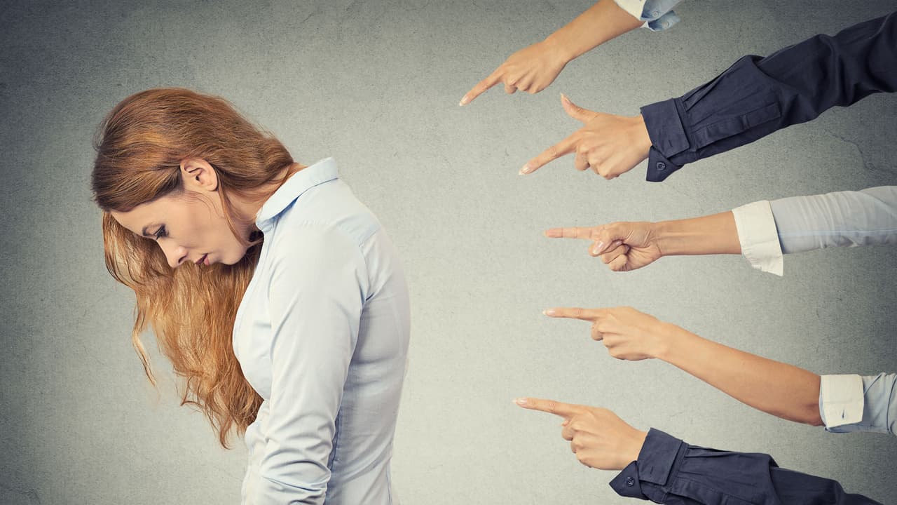 Por eso mismo es importante saber cómo protegerse de las llamadas "malas vibras" o energía negativa que tanto pulula en estos días, en el trabajo, la escuela o hasta en tu propia casa.