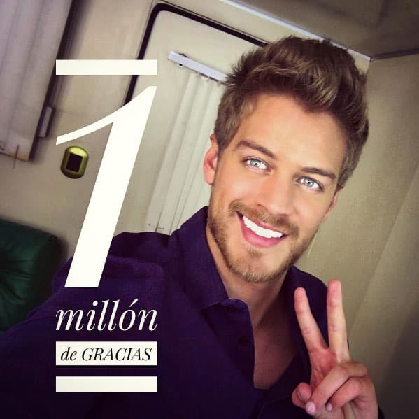 Sobre todo de sus seguidores en las redes sociales, tiene más de 1 millón de seguidores en la red social Instagram.