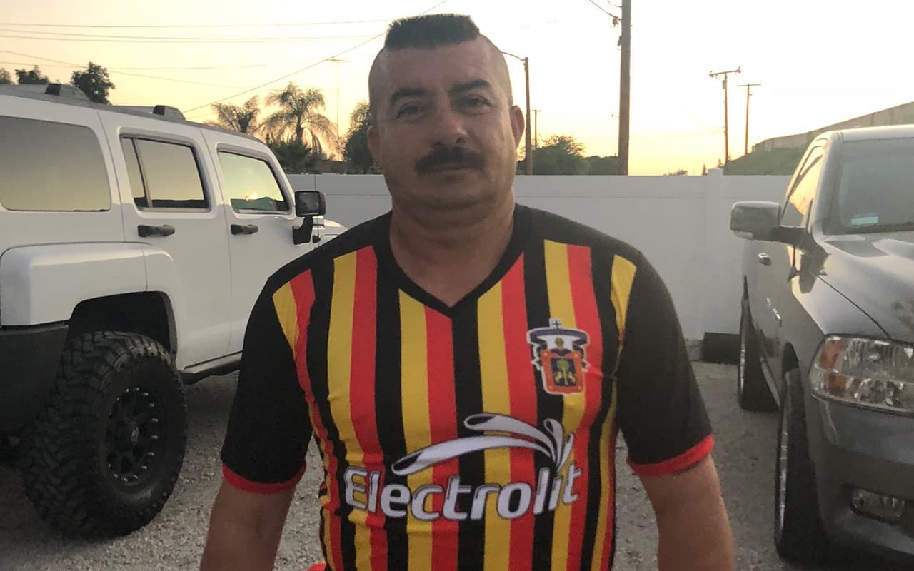 Este mexicano también espera que el fútbol le haga un milagro: que detenga su deportación
