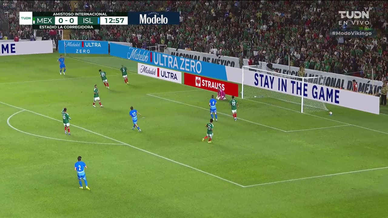 ¡TIRO ATAJADO! disparo por Jóhann Gudmundsson.