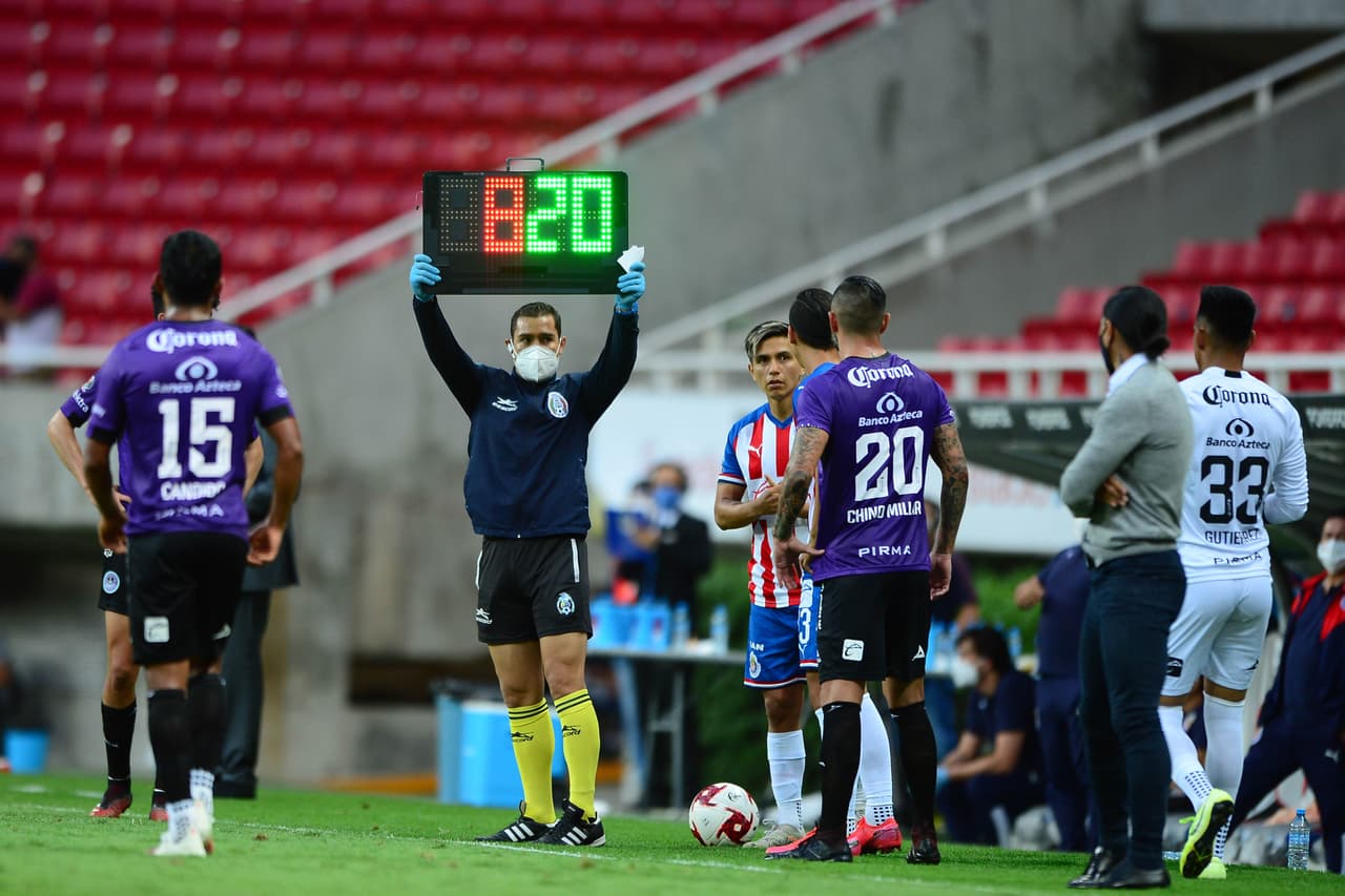Con la ventaja en el marcador, las Chivas bajaron el ritmo y le dieron minutos a los jóvenes del equipo.
