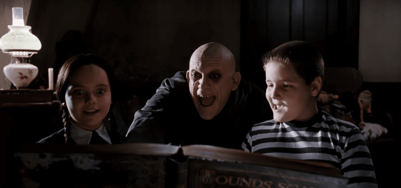 Merlina, su hermano Pericles y el tío Lucas en 'La familia Addams'