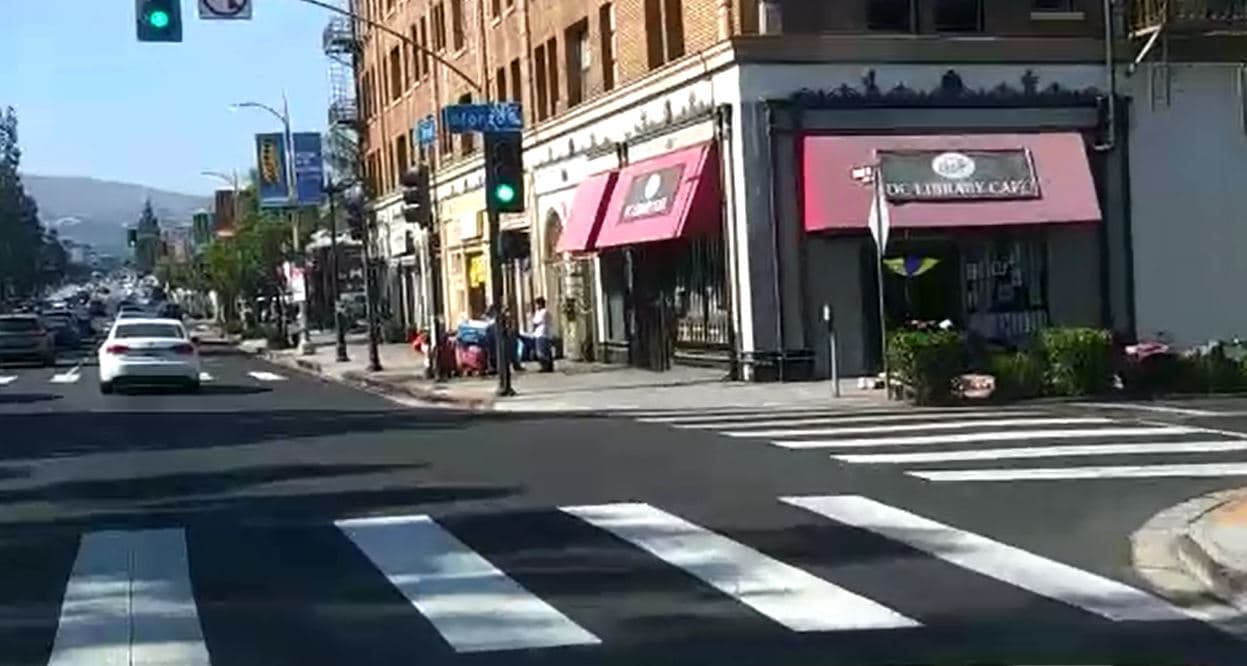 El líder señaló que aunque no se realizaron las movilizaciones masivas de ICE como fueron anunciadas, no hay que bajar la guardia y recomendó a las personas que se sientan amenazadas, buscar ayuda y conocer 
<a href="https://www.univision.com/local/los-angeles-kmex/union-del-barrio-lanza-una-campana-para-preparar-a-la-comunidad-ante-los-inminentes-operativos-de-ice-video">sus derechos</a>.