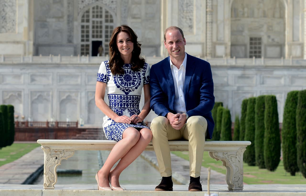 Fotos del príncipe William y Kate Middleton visitando el Taj Mahal en India.