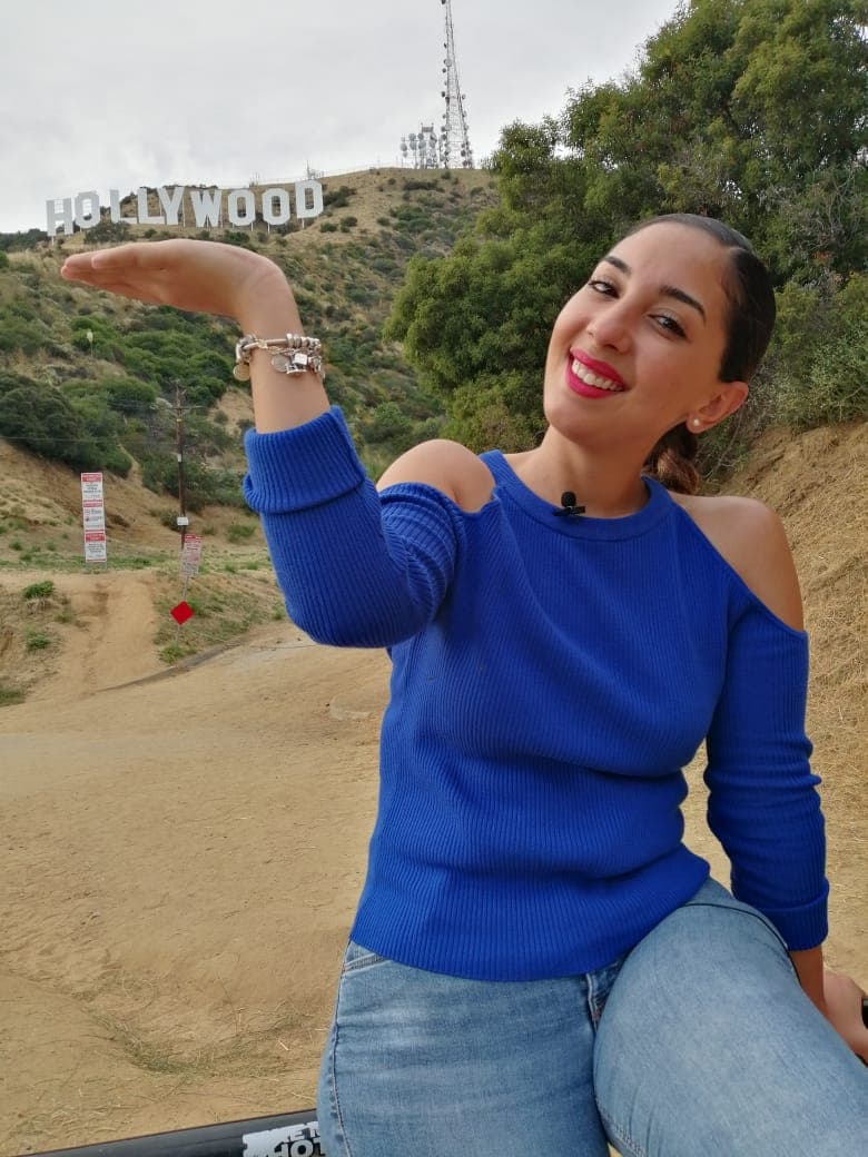 Pero como 
<b>Los Ángeles</b> se encuentra tan cerca, la locutora no lo pensó dos veces y visitó algunos de sus alrededores, comenzando por 
<b>Hollywood</b>.