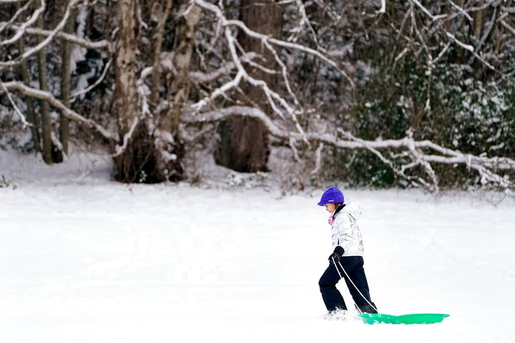 Las tormentas de nieve han dejado acumulaciones
<b>de hasta 6 pulgadas, unos 15 centímetros,</b> por ejemplo, en el área de Seattle.