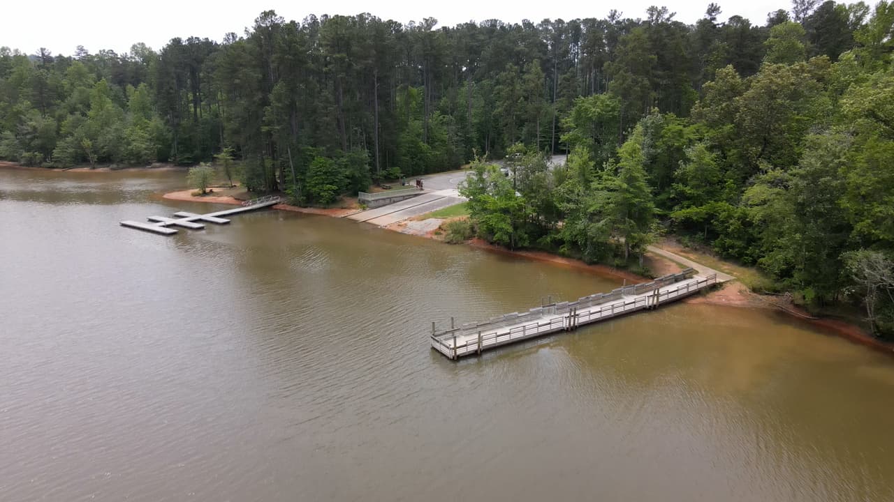 Las rampas para botes también brindan acceso rápido al lago y al río Chattahoochee.