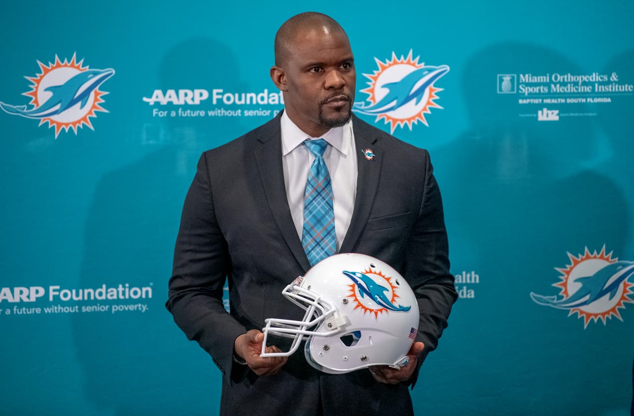 Brian Flores durante su presentación como entrenador en jefe de los Miami Dolphins.
