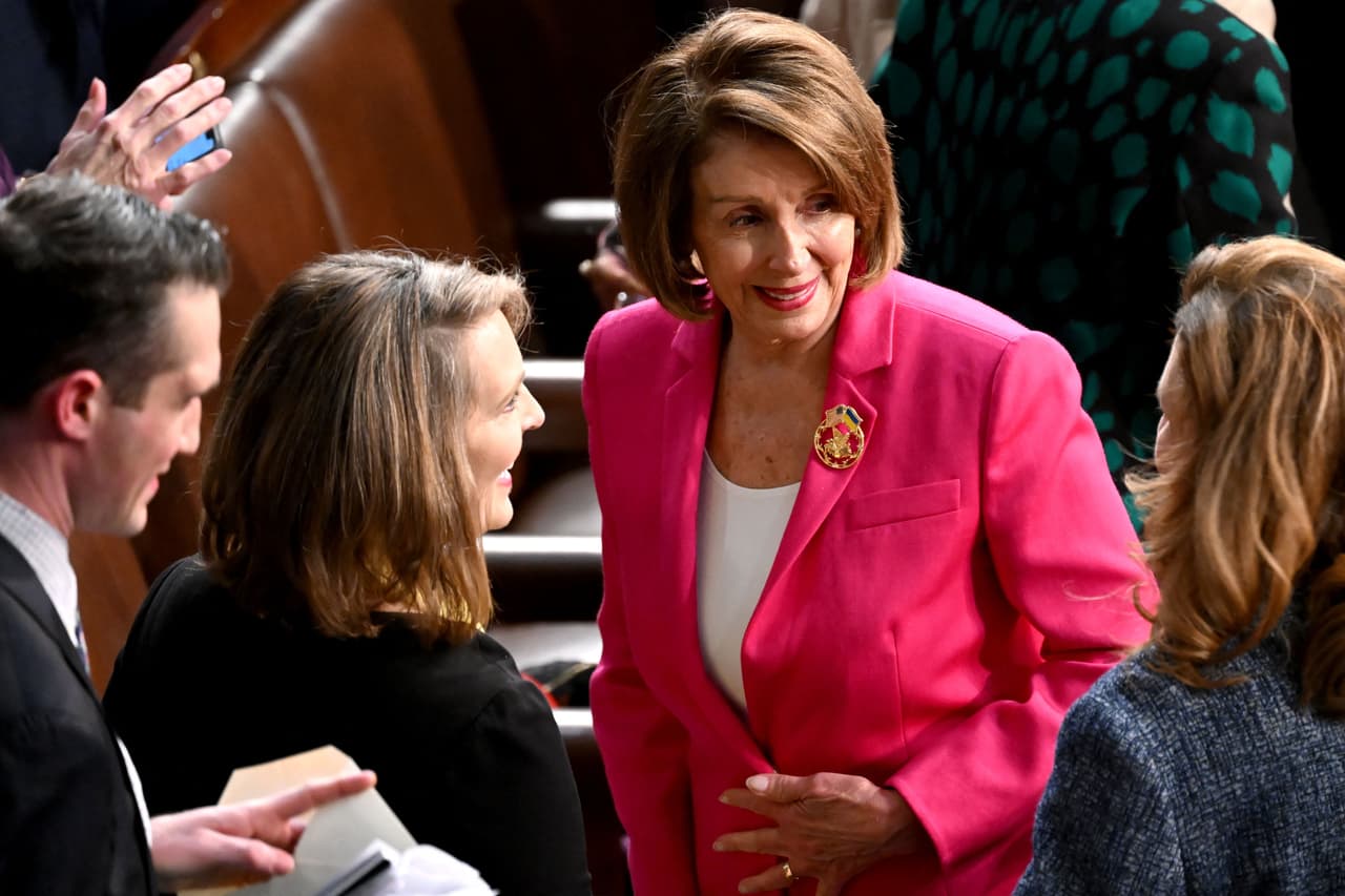El presidente, durante su discurso, hizo un reconocimiento a la expresidenta de la Cámara de Representantes Nancy Pelosi (en la fotografía, con traje rosa). "Quiero dar un reconocimiento especial a quien creo que será considerada la mejor líder de la Cámara en la historia de este país, Nancy Pelosi", afirmó.