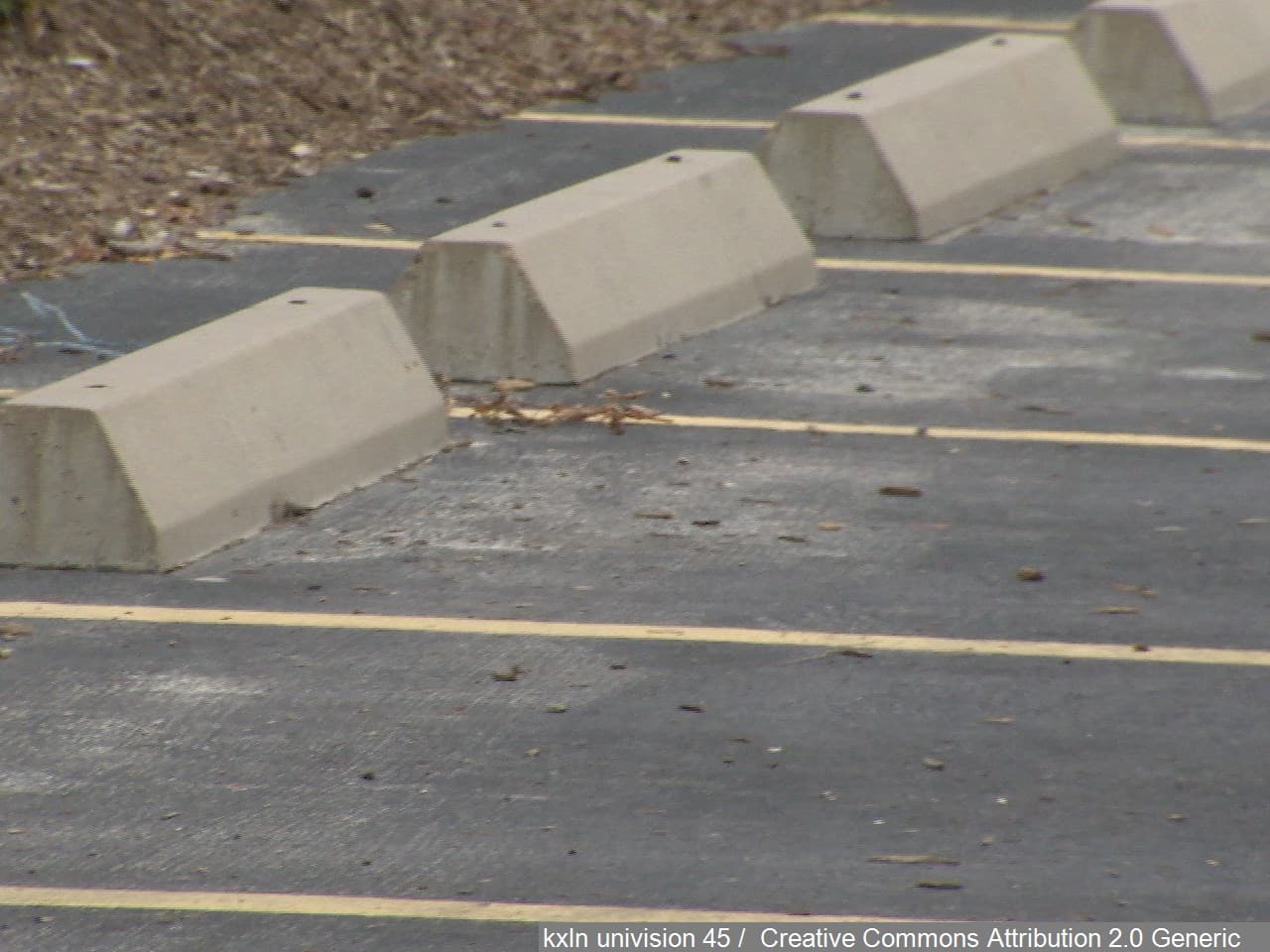 Estacione en lugares seguros. Si es fuera de un centro comercial pague por estacionarse.