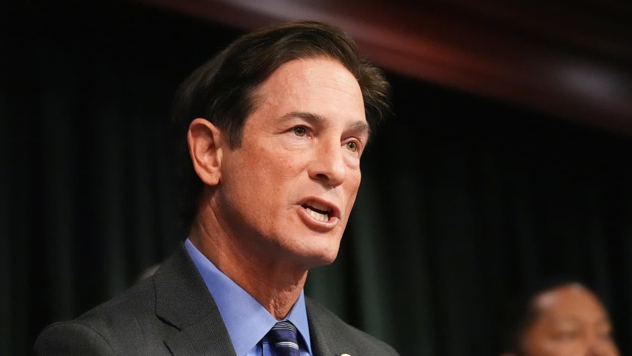 Fiscal de LA denuncia presunta detención de empleado de su oficina por agentes de ICE