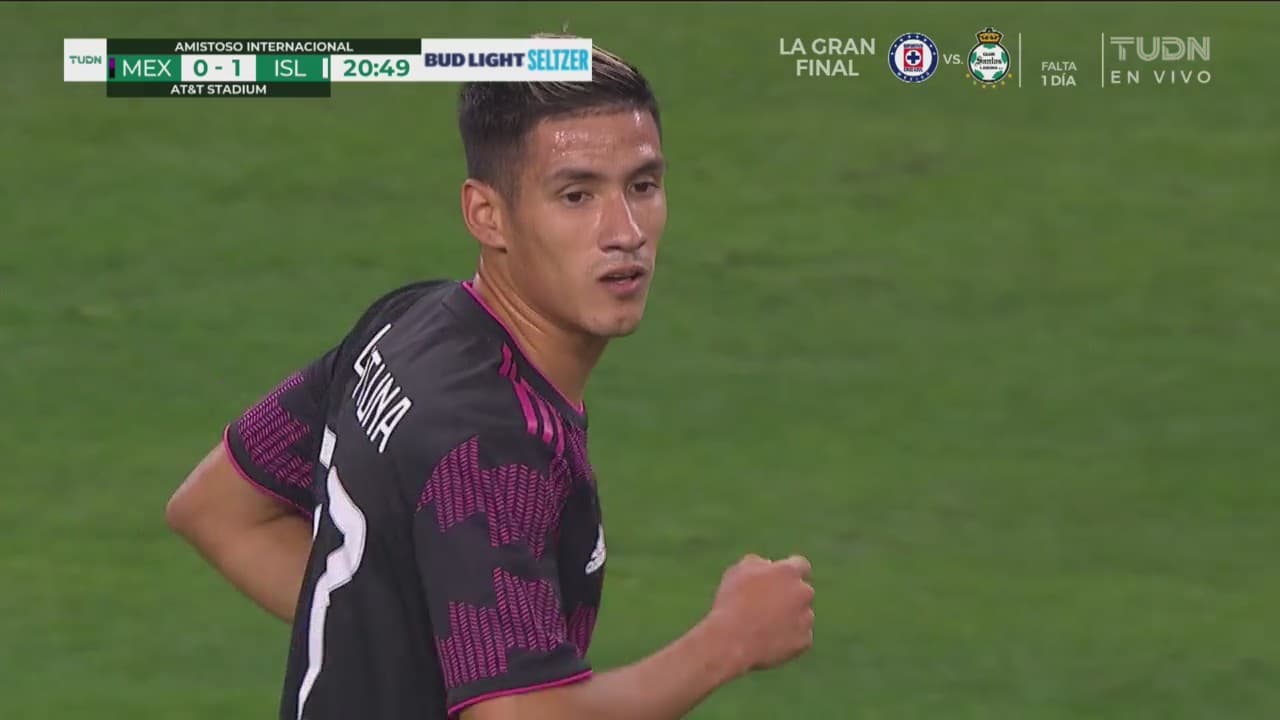 ¿Fuera de lugar? Antuna se escapa y falla frente al portero de Islandia