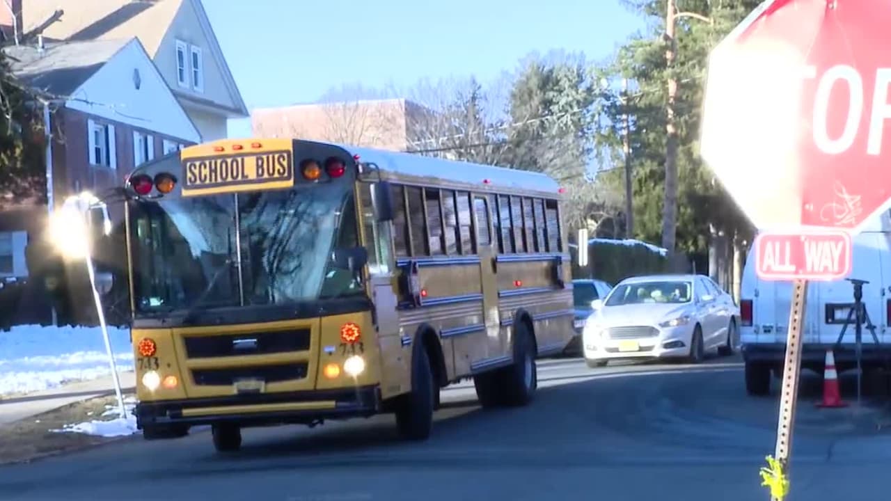 Niña de 5 años muere atropellada por un autobús escolar en Spring Valley