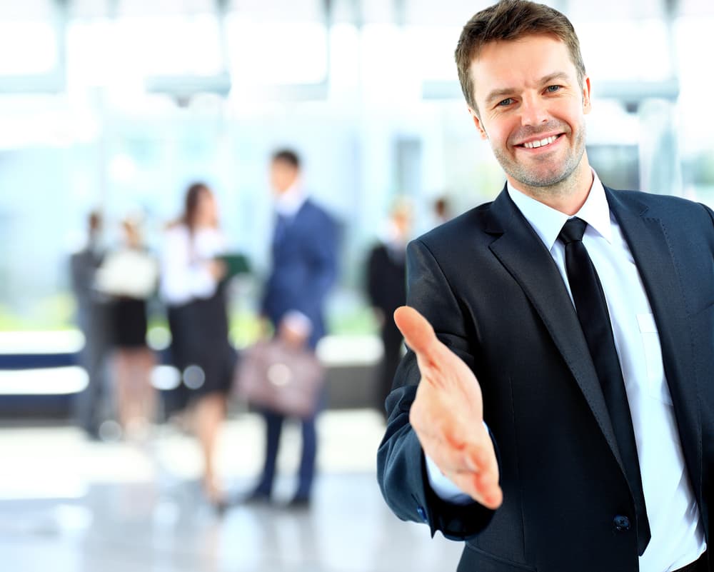 Procura ser un poco más confiando, pero analiza bien las cosas antes de ejecutarlas o firmar documentos si tienes sospechas de que algo no está bien.