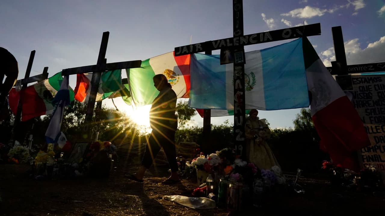 Sin arrestos tras ataque a monumento de las cruces por 53 inmigrantes muertos en San Antonio