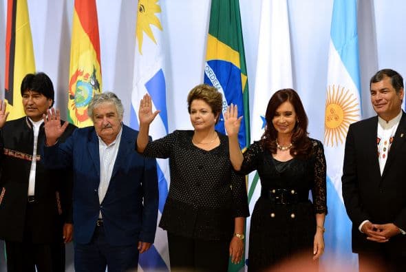 Este año hubo sucesos que pusieron a América Latina en los ojos de todo el mundo. Elecciones, muertes, cumbres regionales y protestas que desestabilizaron a más de un país, son sólo algunos de los hechos más destacados que te presentamos en las siguientes imágenes.