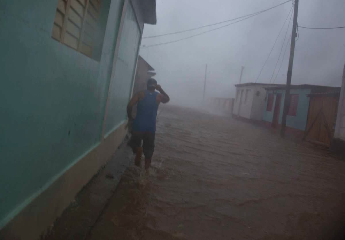 El huracán Matthew azotando Baracoa, al este de Cuba. Martes 4 de octubre.