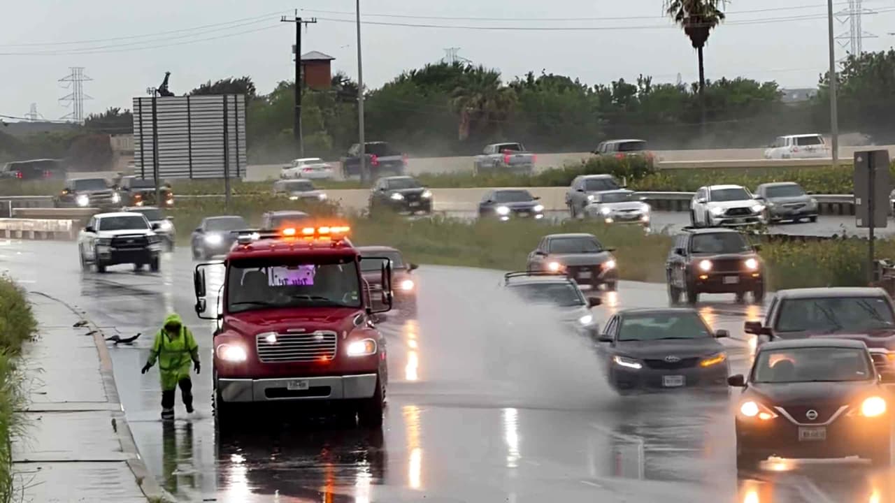 Inundaciones provocan rescates, cierres viales y apagones en San Antonio