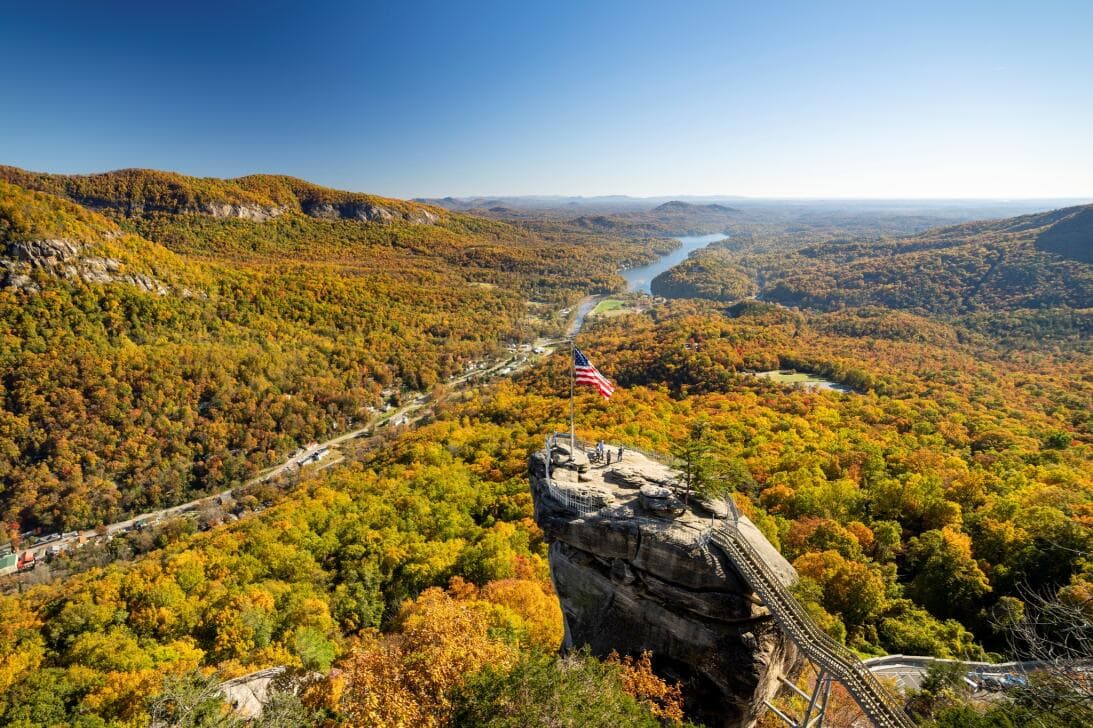 <b><a href="https://www.univision.com/local/north-carolina-wuvc/mejores-lugares-para-ver-el-cambio-de-color-de-las-hojas-de-otono-en-carolina-del-norte-en-2023-fotos#cd7f29340001">Relacionado: Estos son los mejores lugares para ver el cambio de color de las hojas de otoño en Carolina del Norte en 2023</a></b>