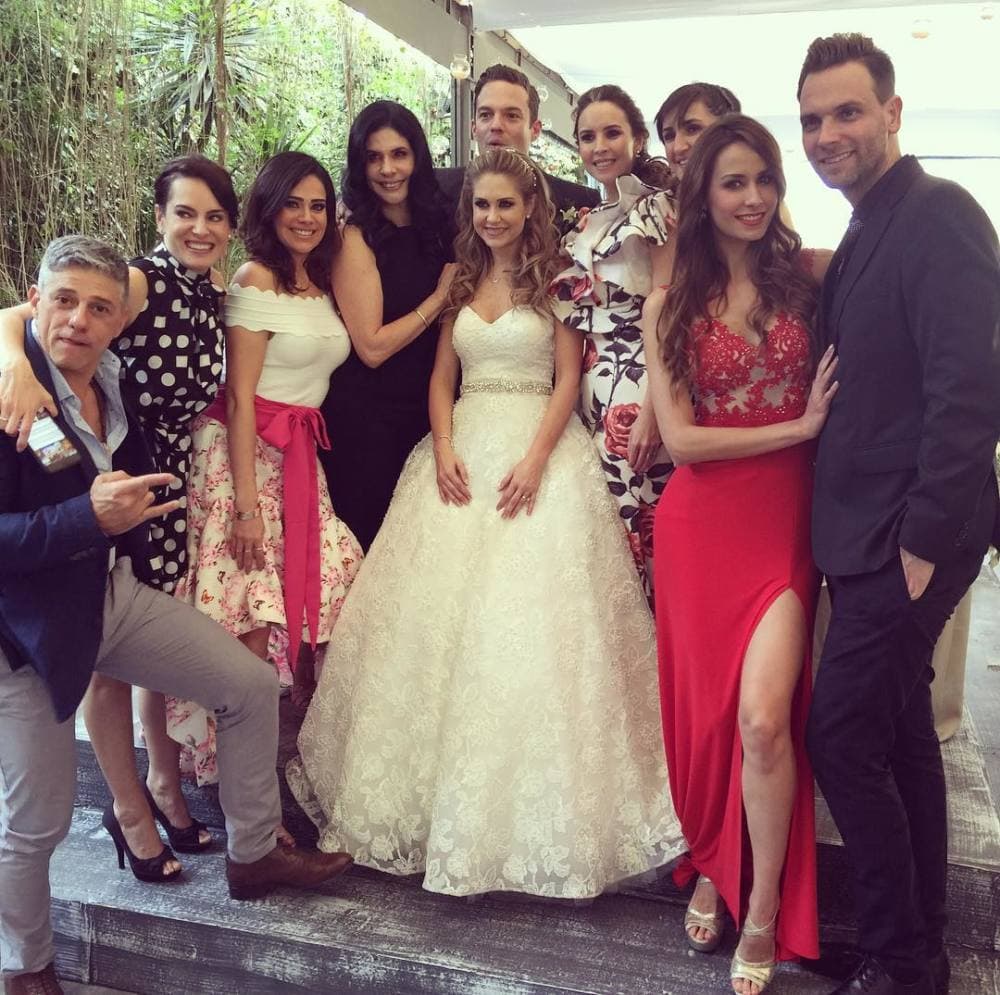 El 11 de marzo realizaron la ceremonia religiosa y una gran celebración a la que asistieron personalidades de la farándula como Luz Elena González, Margarita Magaña, Patricio Borghetti, Raquel Garza, Andrea Torre y Odalys Ramírez.